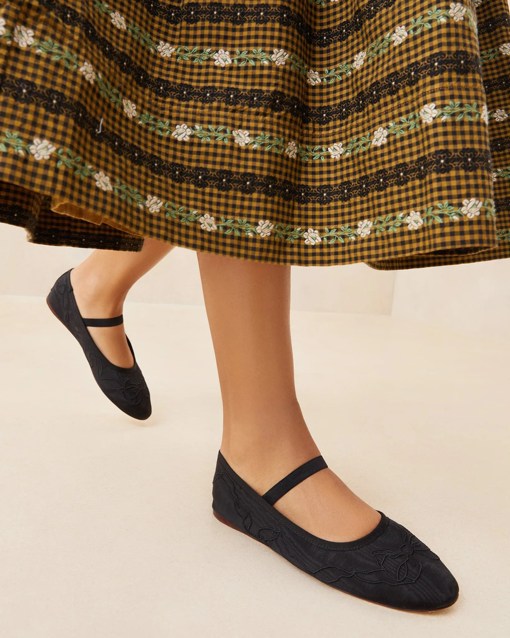 New Loeffler Randall Leonie Black Embroidered Bow Flat Black/Black />